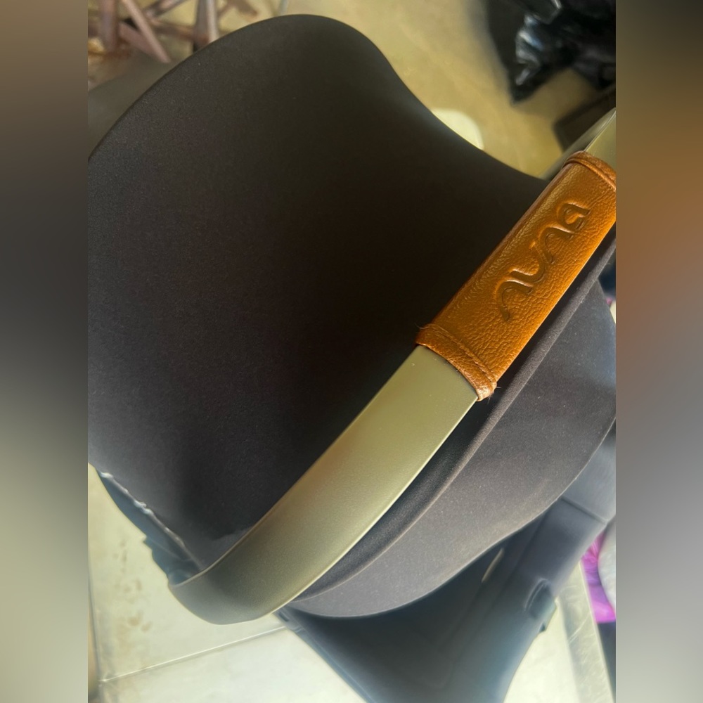 Nuna car seat w base